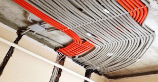 Электромонтажные работы в офисе Удомля - цена за квадратный метр от 1570 руб.